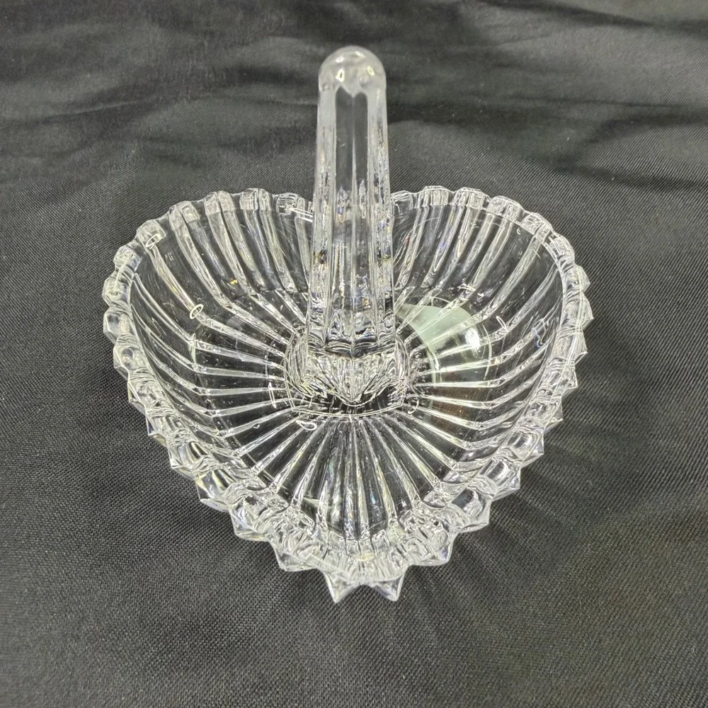 Vintage Clear Crystal Heart Shaped Ring Holder Dish Scalloped Edge Slovenia